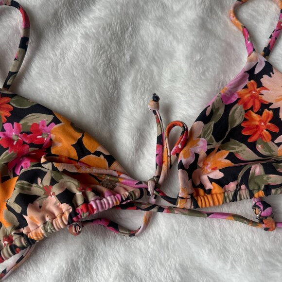 BNWT For Love & Lemons Vienna Floral Triangle Swim Top - Picture 5 of 8